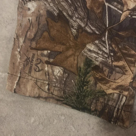 Real Tree Game Winner Camo Pants youth 24” - Picture 6 of 11